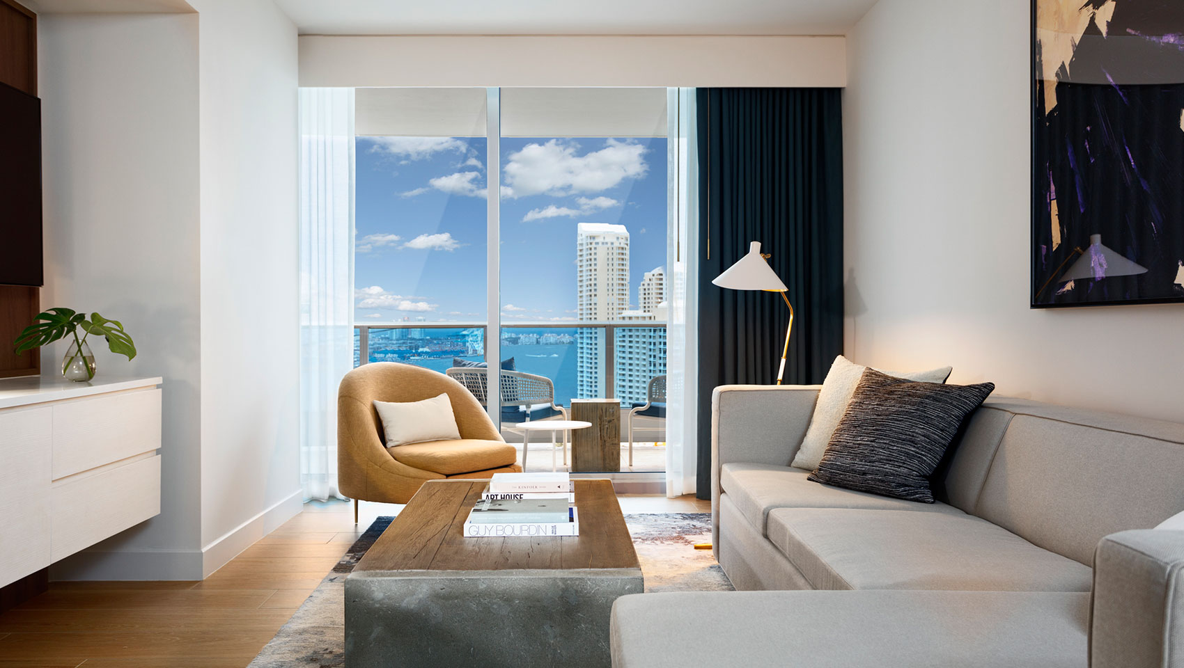 Marriott Hotels & Suites guest room suite